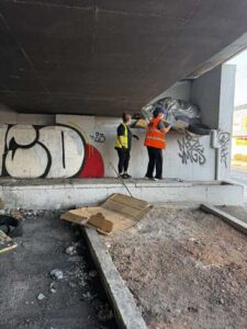 Καθαρισμός και πλύσιμο κοινόχρηστων χώρων στη Γέφυρα Κηφισού & Π. Ράλλη και στον Οικισμό Ψαρών στον Ρέντη
