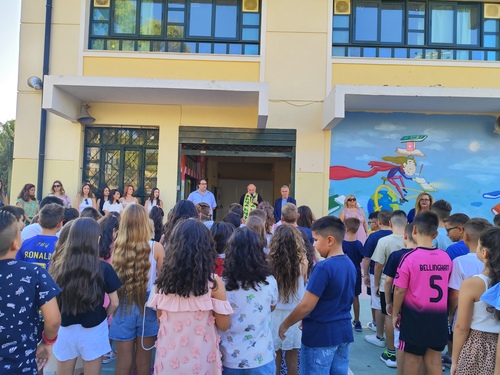 Με ευχές για δημιουργική χρονιά ξεκίνησαν τα σχολεία σε Νίκαια και Ρέντη