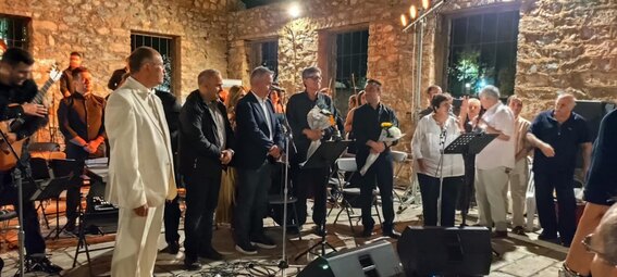 Με ιδιαίτερη επιτυχία ολοκληρώθηκε το 8ο Φεστιβάλ Κιθάρας στη Μάντρα Μπλόκου Κοκκινιάς  που διοργάνωσε ο Δήμος Νίκαιας –Αγ. Ι. Ρέντη και η Πνευματική Εστία Νίκαιας στις 19 και 20 Σεπτεμβρίου, με τη συμμετοχή του Δημοτικού Ωδείου Νίκαιας Αγ. Ι. Ρέντη και με τη στήριξη του Συλλόγου Ελλήνων Κιθαριστών