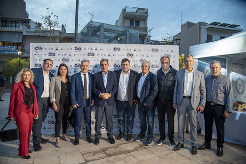 Με μεγάλη επιτυχία και τη συμμετοχή πλήθους πολιτών πραγματοποιήθηκε το 1ο Φεστιβάλ Βιοτεχνίας και Εμπορίου, που διοργάνωσε ο Δήμος Νίκαιας – Αγ. Ι. Ρέντη, υπό την αιγίδα της Περιφέρειας Αττικής , σε συνεργασία με το Βιοτεχνικό Επιμελητήριο Πειραιά και με τη στήριξη  του Πανεπιστημίου Πειραιώς, του Εμπορικού Συλλόγου Νίκαιας-Αγ.Ι.Ρέντη και της Ελληνικής Διασωστικής Ομάδας Κρίσεων (Ε.Δ.Ο.Κ).