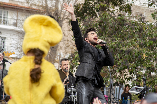 Με μεγάλη επιτυχία πραγματοποιήθηκε η καρναβαλική παρέλαση στη Νίκαια, συγκεντρώνοντας πάνω από 4.000 καρναβαλιστές και πλήθος κόσμου που γέμισε τους δρόμους της πόλης