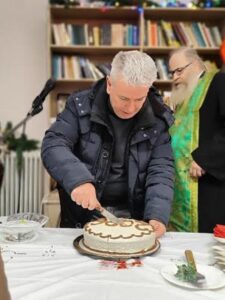 Τα ΚΑΠΗ Δήμου Νίκαιας-Αγ.Ι. Ρέντη έκοψαν τις καθιερωμένες βασιλόπιτες, παρουσία της Δημοτικής Αρχής και με τη συμμετοχή πλήθους μελών, μέσα σε ένα ζεστό και ανθρώπινο κλίμα. Οι εκδηλώσεις αποτέλεσαν μια ευκαιρία συνάντησης, ανταλλαγής ευχών και ενίσχυσης των δεσμών μεταξύ των ανθρώπων της τρίτης ηλικίας και του Δήμου.Τα ΚΑΠΗ Δήμου Νίκαιας-Αγ.Ι. Ρέντη έκοψαν τις καθιερωμένες βασιλόπιτες, παρουσία της Δημοτικής Αρχής και με τη συμμετοχή πλήθους μελών, μέσα σε ένα ζεστό και ανθρώπινο κλίμα. Οι εκδηλώσεις αποτέλεσαν μια ευκαιρία συνάντησης, ανταλλαγής ευχών και ενίσχυσης των δεσμών μεταξύ των ανθρώπων της τρίτης ηλικίας και του Δήμου.