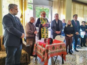 Τα ΚΑΠΗ Δήμου Νίκαιας-Αγ.Ι. Ρέντη έκοψαν τις καθιερωμένες βασιλόπιτες, παρουσία της Δημοτικής Αρχής και με τη συμμετοχή πλήθους μελών, μέσα σε ένα ζεστό και ανθρώπινο κλίμα. Οι εκδηλώσεις αποτέλεσαν μια ευκαιρία συνάντησης, ανταλλαγής ευχών και ενίσχυσης των δεσμών μεταξύ των ανθρώπων της τρίτης ηλικίας και του Δήμου.