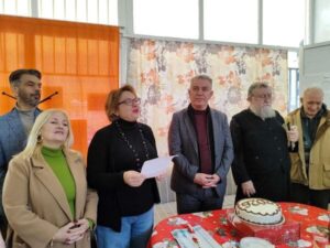 Τα ΚΑΠΗ Δήμου Νίκαιας-Αγ.Ι. Ρέντη έκοψαν τις καθιερωμένες βασιλόπιτες, παρουσία της Δημοτικής Αρχής και με τη συμμετοχή πλήθους μελών, μέσα σε ένα ζεστό και ανθρώπινο κλίμα. Οι εκδηλώσεις αποτέλεσαν μια ευκαιρία συνάντησης, ανταλλαγής ευχών και ενίσχυσης των δεσμών μεταξύ των ανθρώπων της τρίτης ηλικίας και του Δήμου.